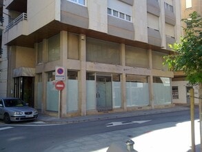 Retail in Tortosa, Tarragona to rent Construction Photo- Image 1 of 8