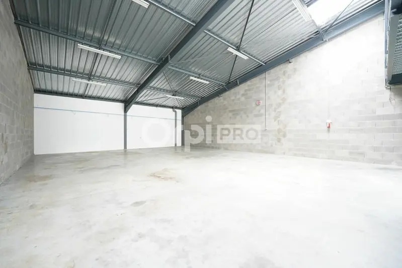 6 Chemin Des Gorges, Dardilly to rent - Interior Photo - Image 2 of 8