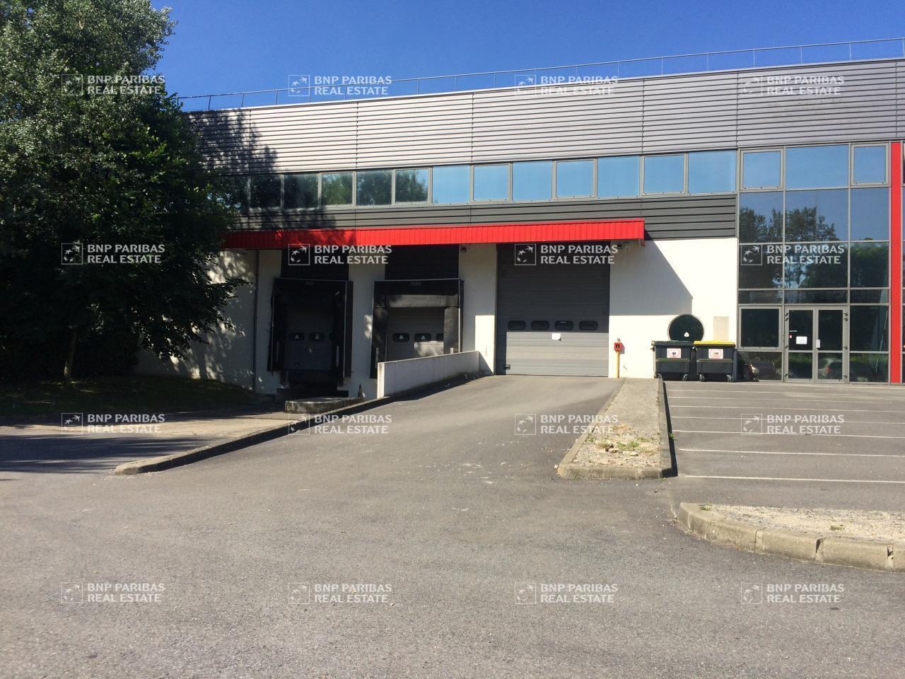 Office in Saint-Thibault-des-Vignes to rent Building Photo- Image 1 of 7