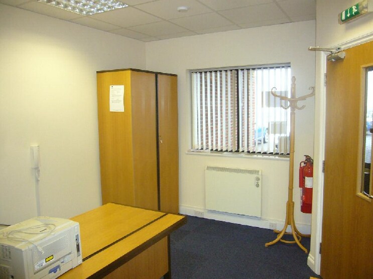 7-15 Millennium Way, Derby to rent - Interior Photo - Image 2 of 8