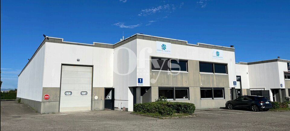 58 Avenue Des Bruyères, Décines-Charpieu to rent - Building Photo - Image 1 of 8