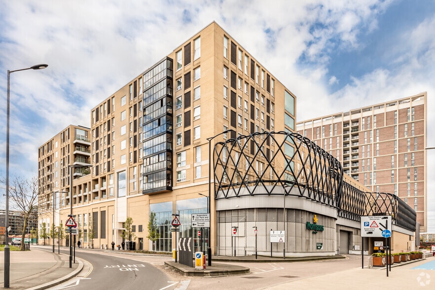 Town Pl, London for sale - Building Photo - Image 1 of 1