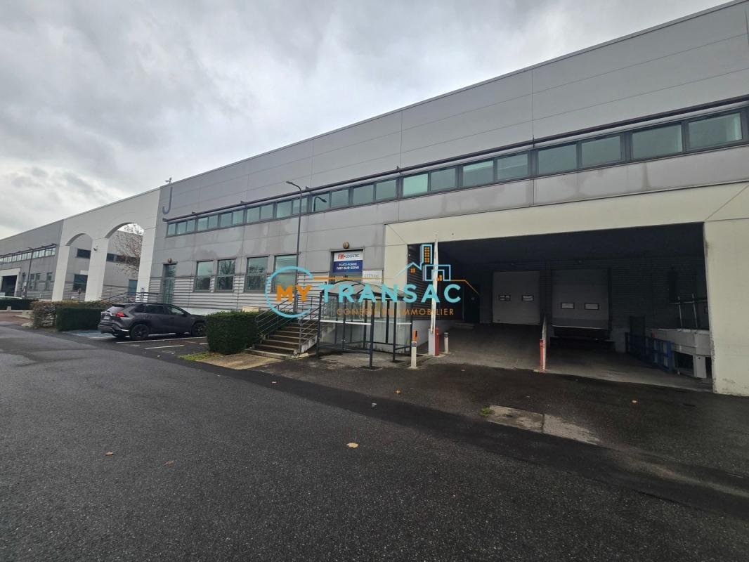 Office in Ivry-sur-Seine to rent Building Photo- Image 1 of 12