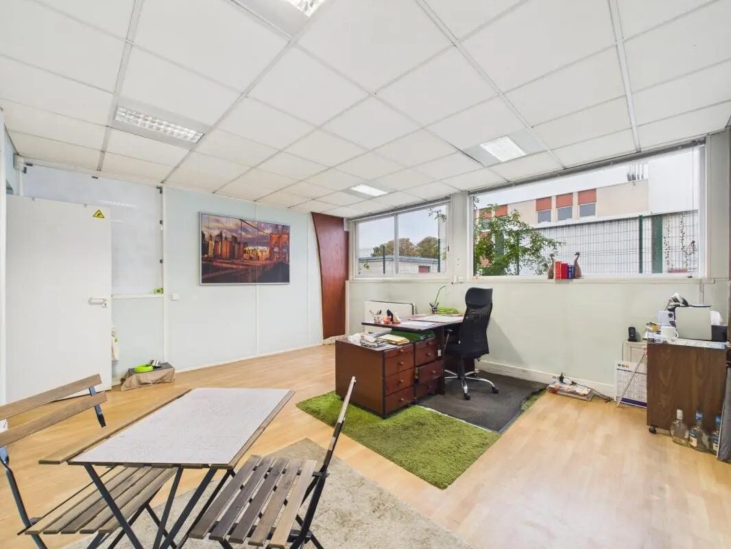 Office in Wissous to rent Interior Photo- Image 1 of 3