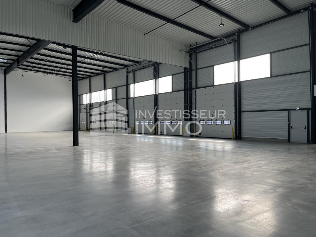 Light Industrial in Le Bourget to rent Interior Photo- Image 1 of 7