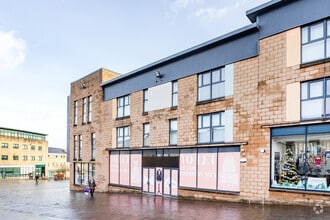 Castle St, Hamilton to rent Building Photo- Image 1 of 5