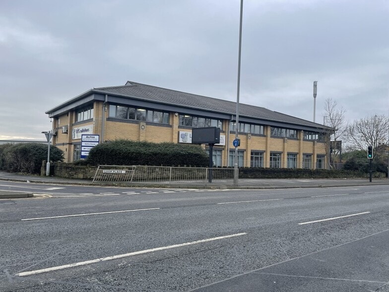 Rooley Ln, Bradford to rent - Building Photo - Image 2 of 2