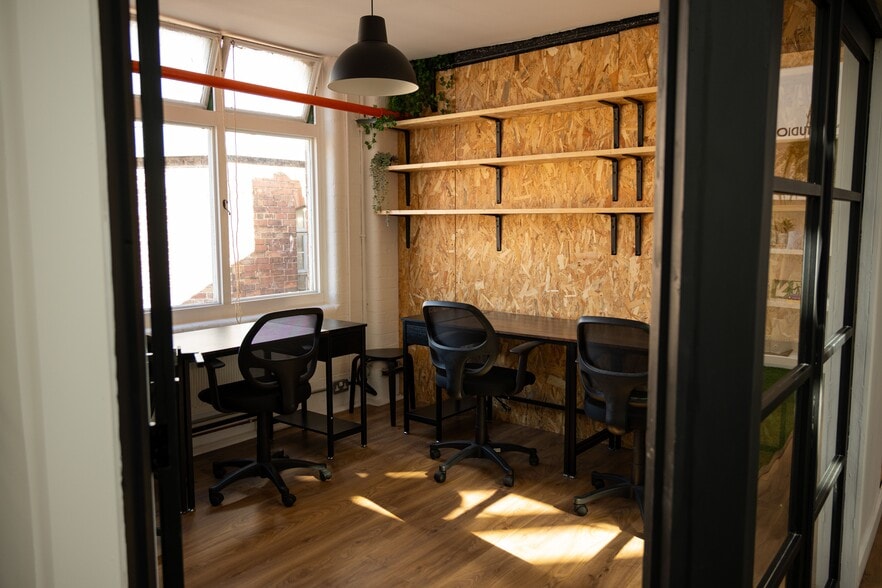 17 Western St, Nottingham to rent - Interior Photo - Image 2 of 11
