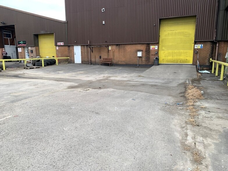 Castle Way, Louth to rent - Building Photo - Image 2 of 2