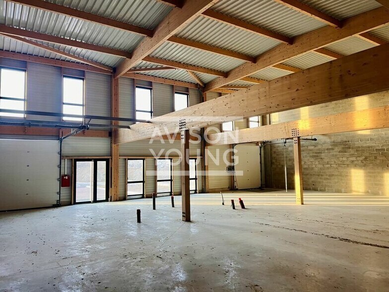 Light Industrial in Puiseux-en-France to rent - Interior Photo - Image 3 of 4
