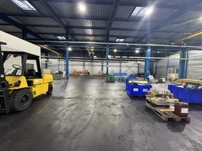 Light Industrial in Jouy-le-Moutier to rent Interior Photo- Image 2 of 10