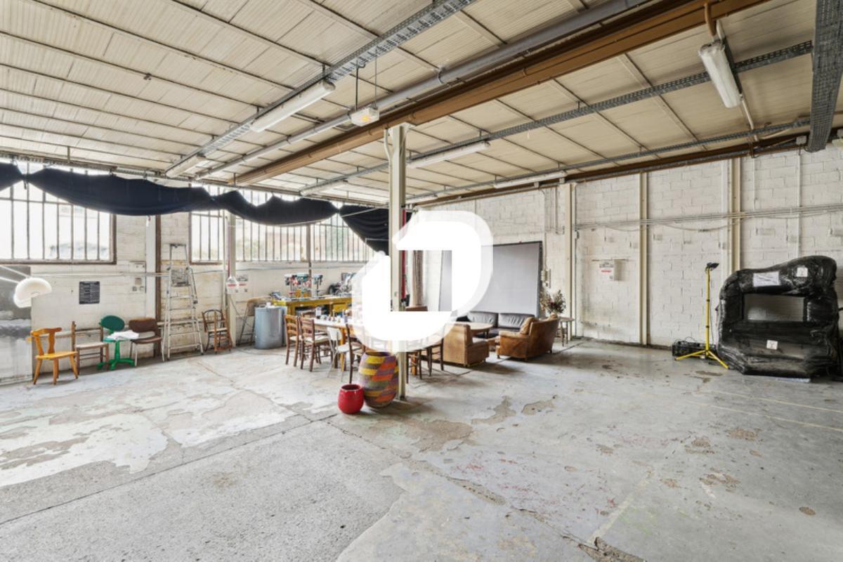 Light Industrial in Romainville for sale Interior Photo- Image 1 of 14