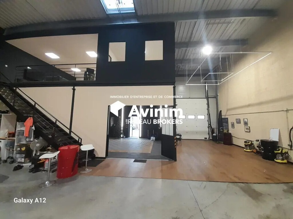 Location Local d'activités 384 m² - Photo 1