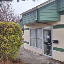 1975 Boxwood Rd, Nanaimo, BC for rent Building Photo- Image 2 of 11