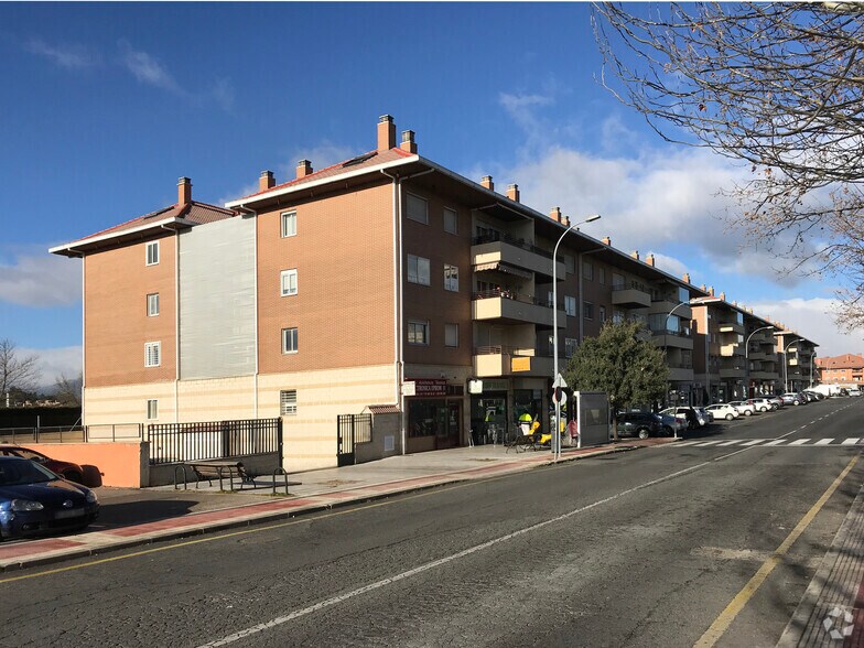 Calle los Madroños, 6, Collado Villalba, Madrid to rent - Building Photo - Image 2 of 3