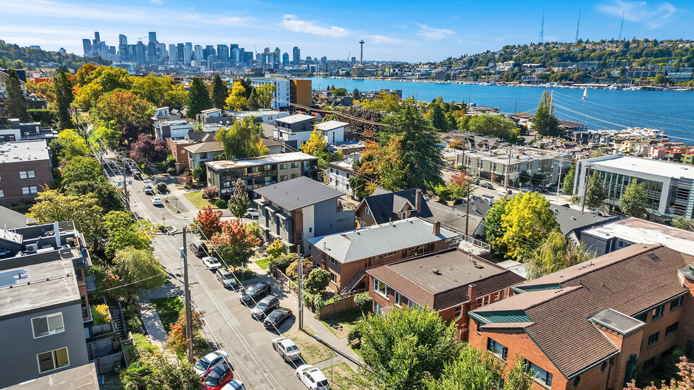 2711 Franklin Ave E, Seattle, WA for sale - Building Photo - Image 3 of 8