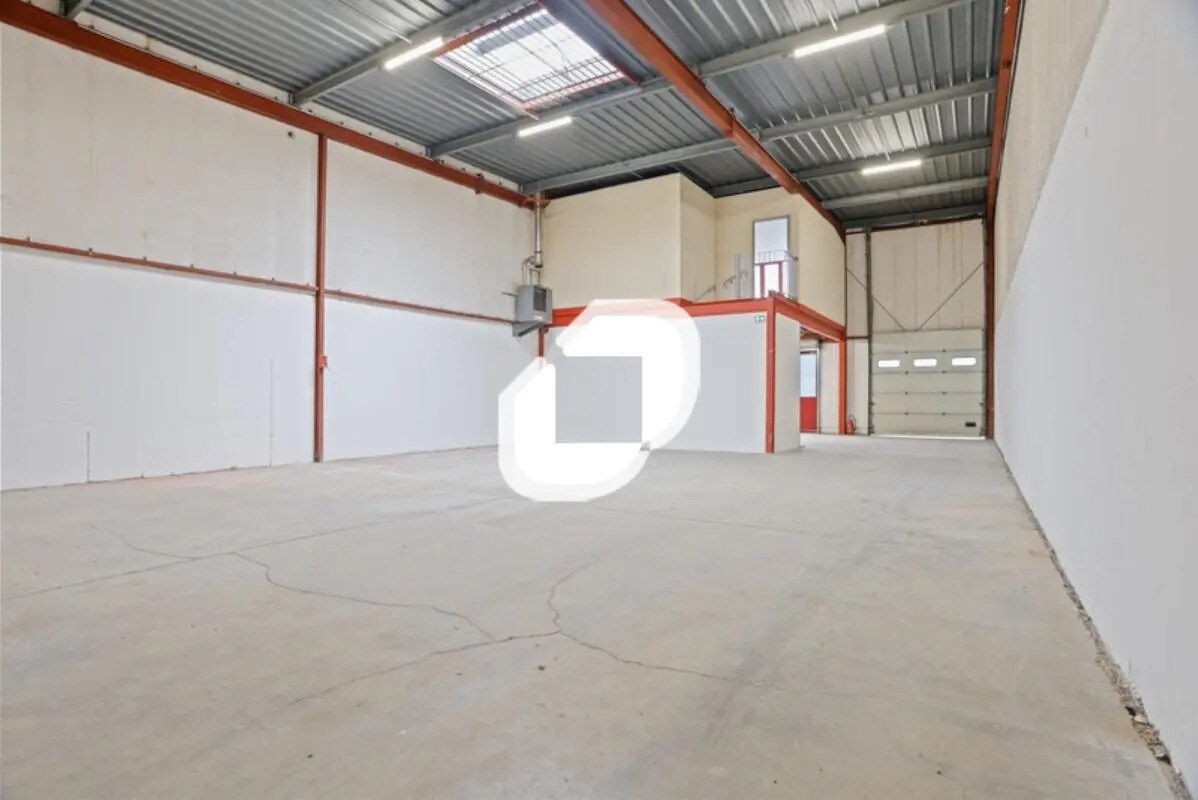 Light Industrial in Champigny-sur-Marne to rent Building Photo- Image 1 of 10