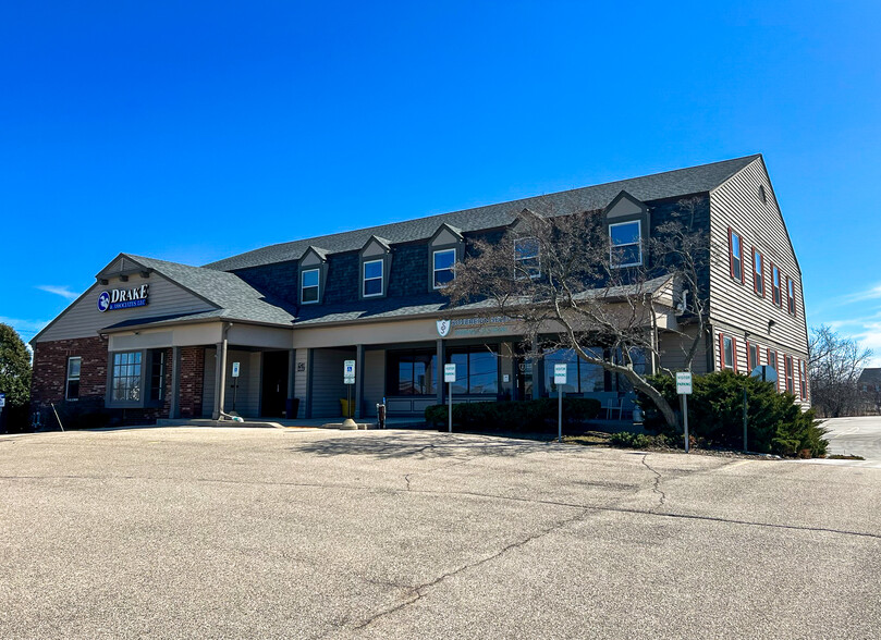 1339-1341 W Mequon Rd, Mequon, WI for rent - Building Photo - Image 1 of 4