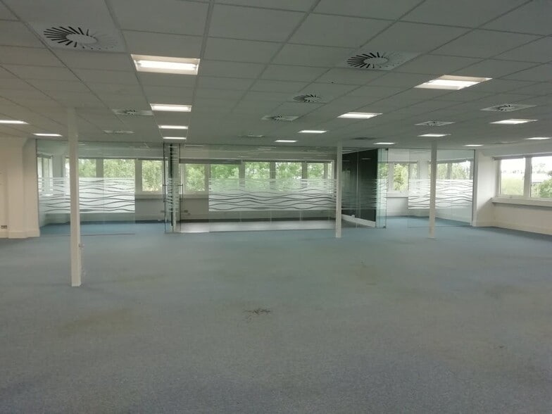Fishponds Rd, Wokingham to rent - Building Photo - Image 3 of 14