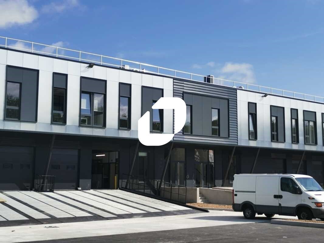 Industrial in Trappes to rent Building Photo- Image 1 of 8