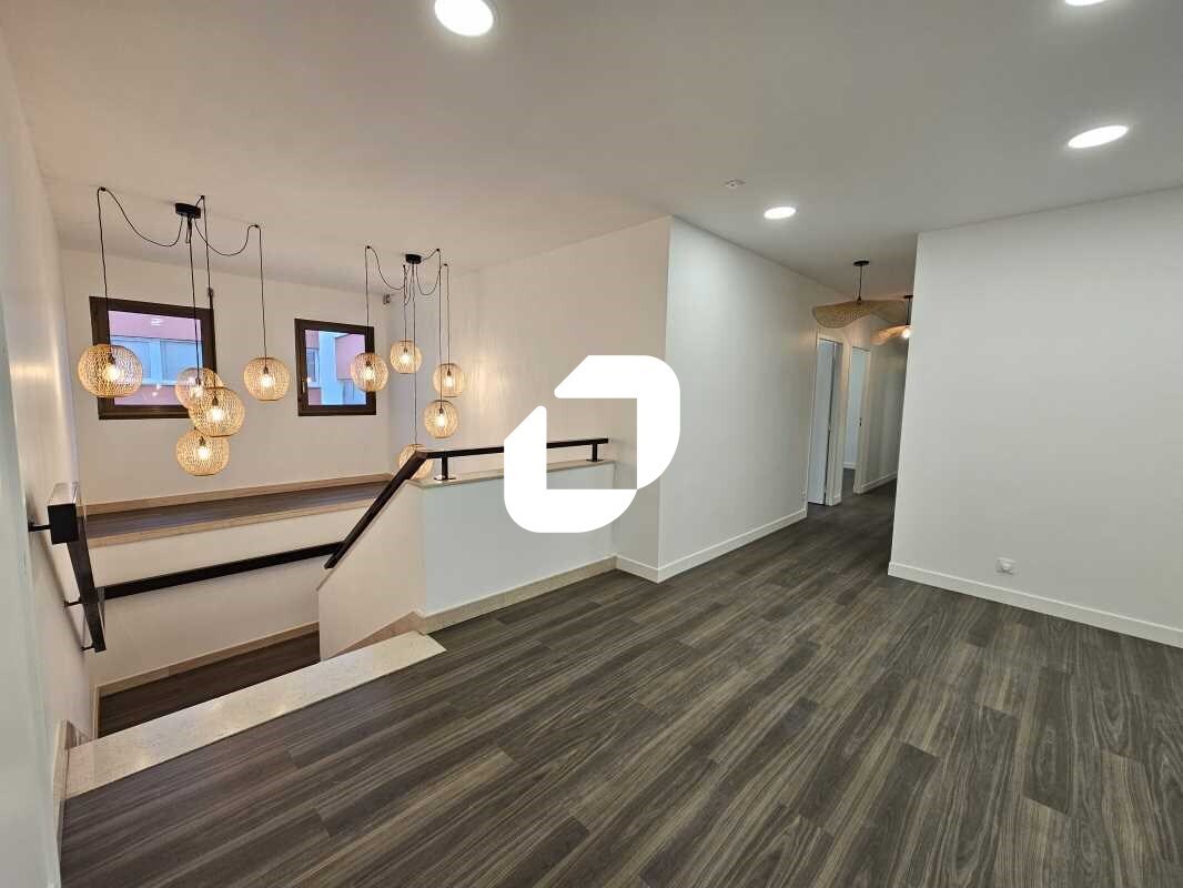 Office in Viroflay to rent Building Photo- Image 1 of 15
