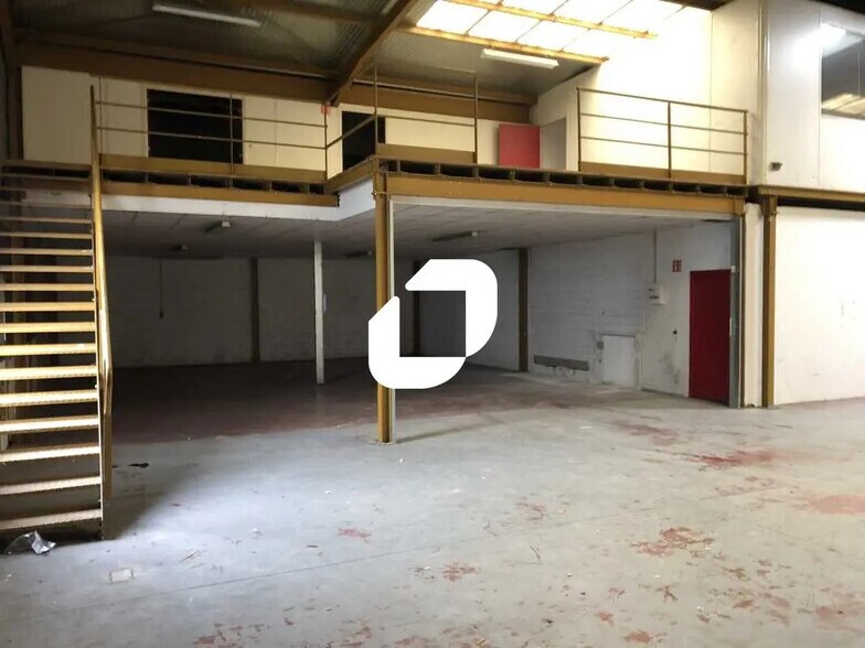 57 Avenue De La République, Vénissieux to rent - Building Photo - Image 2 of 26