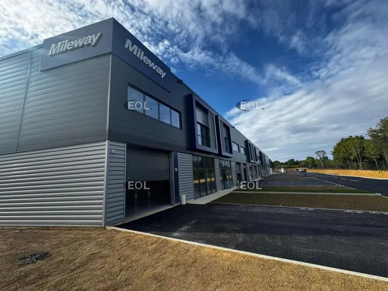 Light Industrial in Villebon-sur-Yvette to rent Building Photo- Image 1 of 11