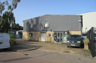 More details for 8 Wintersells Rd, Byfleet - Industrial for Rent