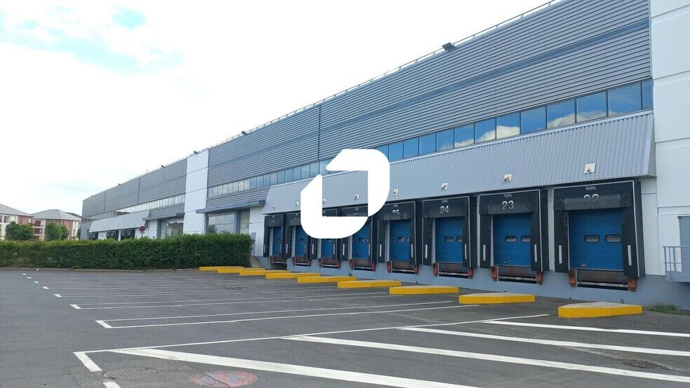 Industrial in Le Plessis-Belleville to rent - Building Photo - Image 1 of 15