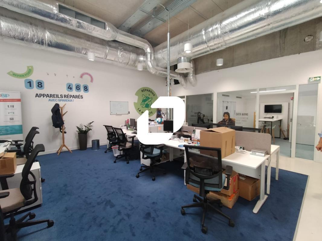 Office in Montreuil for sale Building Photo- Image 1 of 16