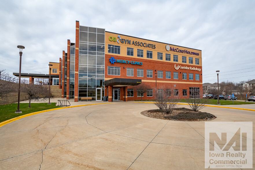 2769 Heartland Dr, Coralville, IA for rent - Primary Photo - Image 1 of 12