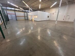 10949 E Peakview Ave, Englewood, CO to rent Interior Photo- Image 2 of 3