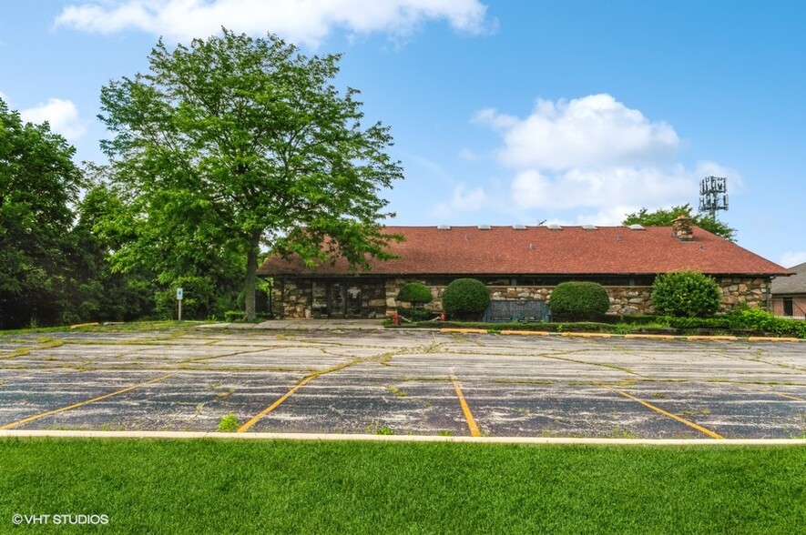 11316 W Wadsworth Rd, Beach Park, IL for sale - Building Photo - Image 2 of 9