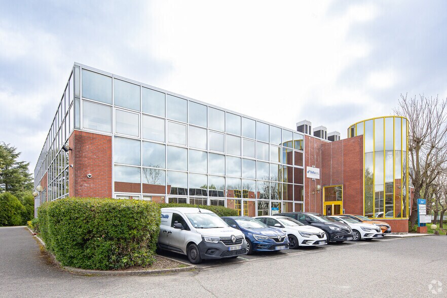 9 Avenue Du Canada, Les Ulis to rent - Building Photo - Image 2 of 2