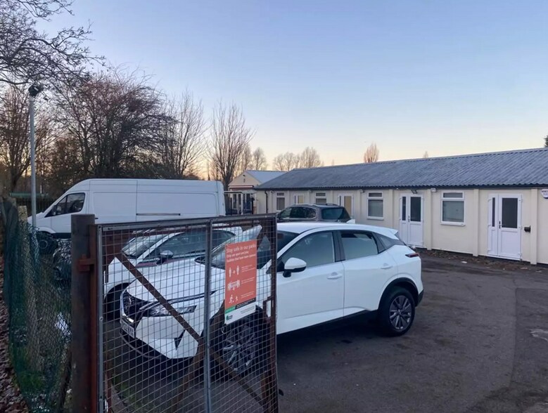 38A Spikes Bridge Rd, Southall to rent - Building Photo - Image 2 of 2