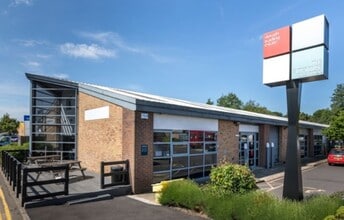 878 Plymouth Rd, Slough to rent Building Photo- Image 1 of 2