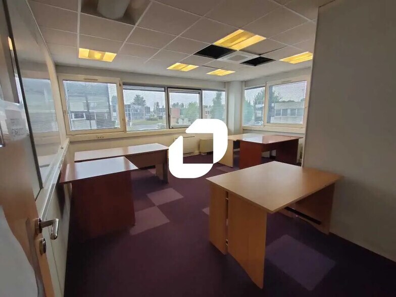 Office in Bièvres to rent - Interior Photo - Image 3 of 4