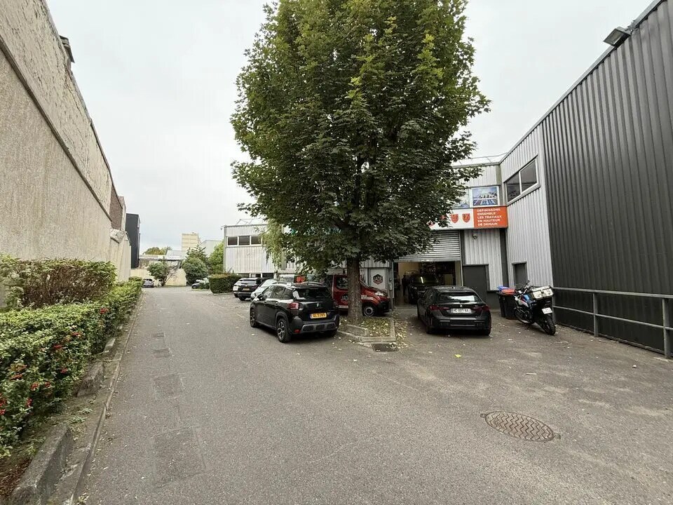 Office in Aubervilliers to rent Building Photo- Image 1 of 8