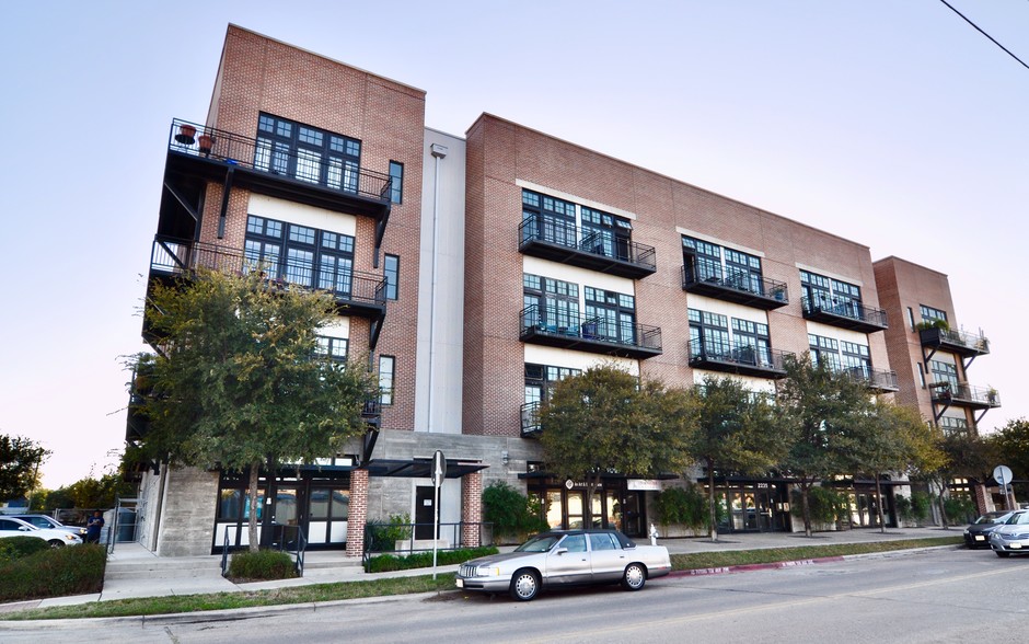 2235 E 6th St, Austin, TX to rent - Building Photo - Image 1 of 7