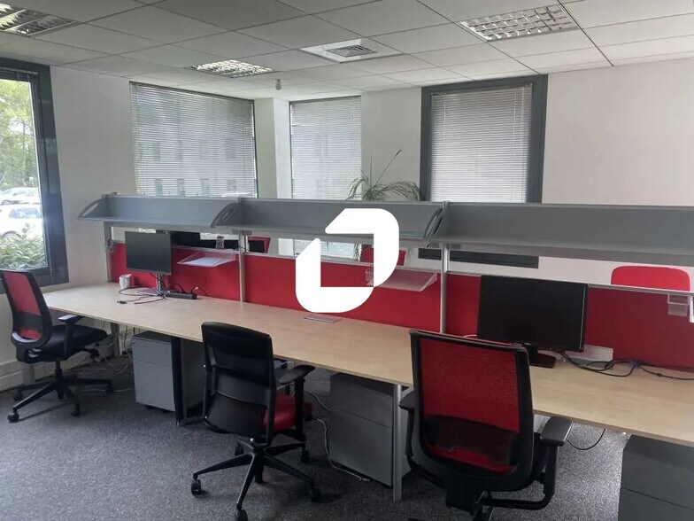 Office in Mérignac to rent - Building Photo - Image 2 of 7