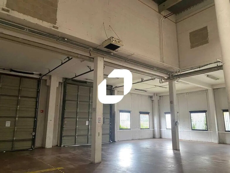 86-114 Avenue Louis Roche, Gennevilliers to rent - Interior Photo - Image 2 of 11