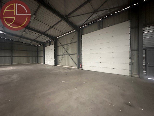 Industrial in Colomiers to rent - Interior Photo - Image 1 of 4