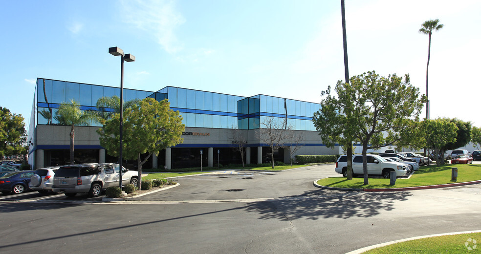 13950 Cerritos Corporate Dr, Cerritos, CA for rent - Building Photo - Image 1 of 2