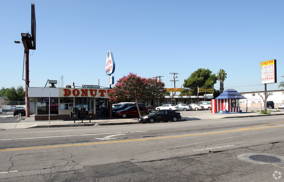 15414 Chatsworth St, Mission Hills, CA for rent - Building Photo - Image 2 of 4