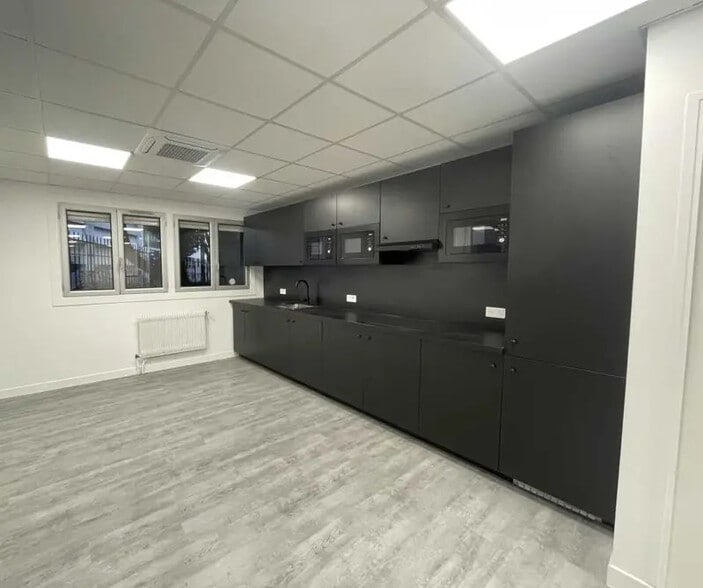 Office in Paris for sale - Interior Photo - Image 2 of 8