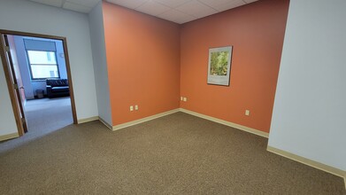 306 W Superior St, Duluth, MN for rent Interior Photo- Image 1 of 5