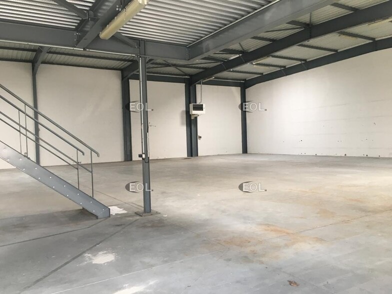 Light Industrial in Saint-Brice-sous-Forêt to rent - Interior Photo - Image 2 of 5