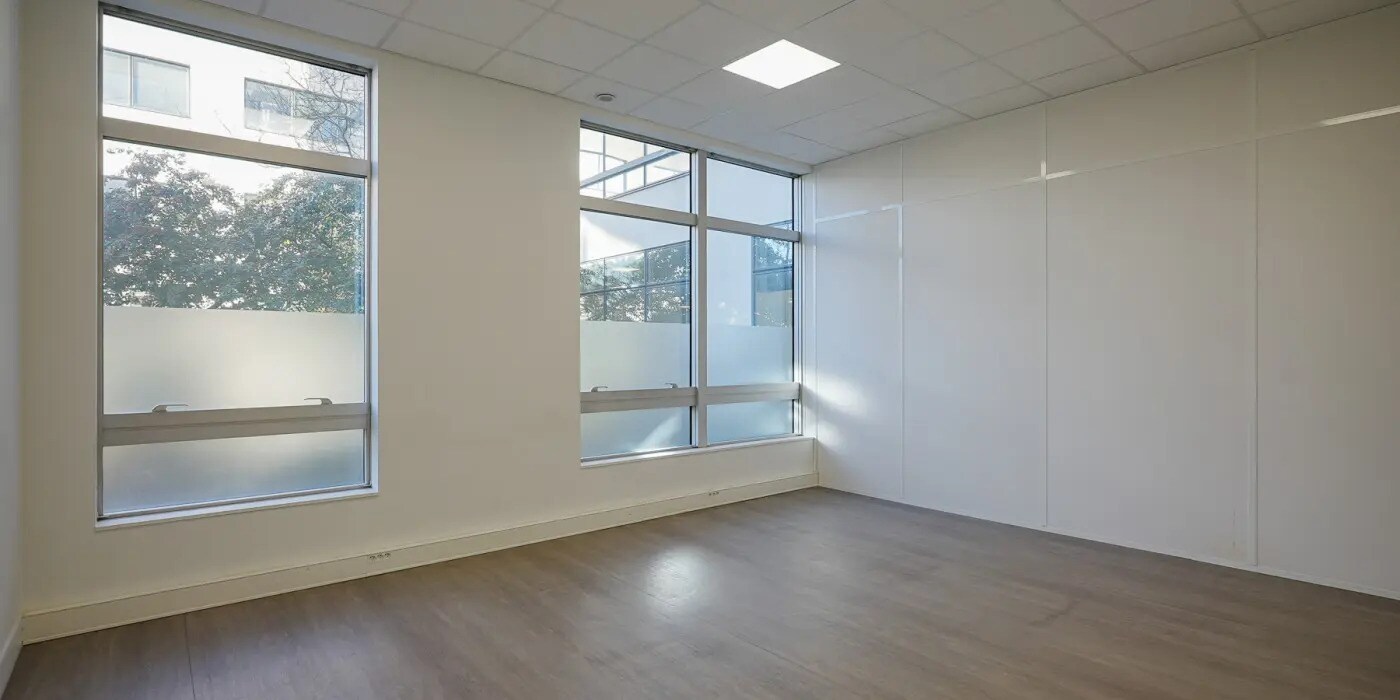 Office in Saint-Ouen-Sur-Seine to rent Interior Photo- Image 1 of 16