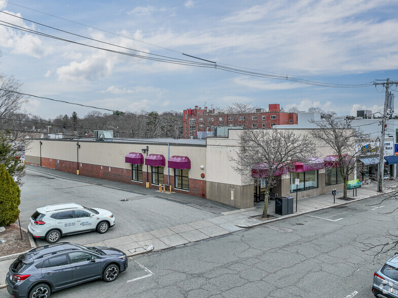 22 Langley Rd, Newton Centre, MA for rent - Building Photo - Image 2 of 9