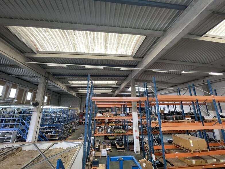 Industrial in Gennevilliers to rent - Interior Photo - Image 3 of 14